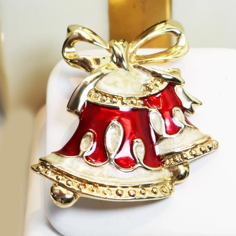 🎄🧑🏻‍🎄✨ Monet Holiday Bell Brooch with Gold & Red Enamel Highlights ⚜️🎁🎄✨